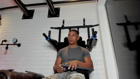 Italo Moore online show from 10/17/25, 11:35