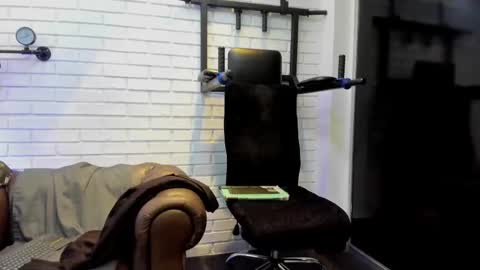 Italo Moore online show from 10/25/25, 11:51