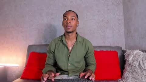 Snapshot of itanxfor chatting on 11/06/25, 12:17 itanxfor online show from 11/06/25, 12:17