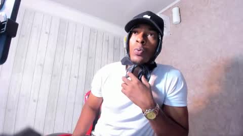 Snapshot of itanxfor chatting on 11/17/25, 12:33 itanxfor online show from 11/17/25, 12:33