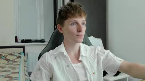 Snapshot of ithan_red chatting on 11/05/25, 06:30 Ethan online show from 11/05/25, 06:30