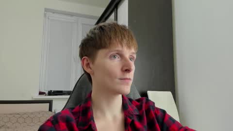 Snapshot of ithan_red chatting on 11/25/25, 05:46 Ethan online show from 11/25/25, 05:46