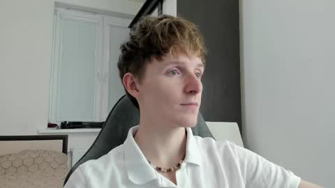 Snapshot of ithan_red chatting on 11/26/25, 05:03 Ethan online show from 11/26/25, 05:03