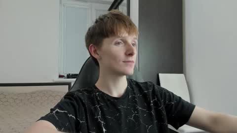 Snapshot of ithan_red chatting on 11/27/25, 06:10 Ethan online show from 11/27/25, 06:10