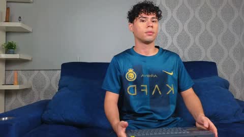 Snapshot of ithan_salvatore chatting on 12/13/24, 11:13 Ithan and Friends online show from 12/13/24, 11:13