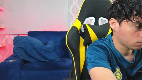 Snapshot of ithan_salvatore chatting on 01/09/25, 01:56 Ithan and Friends online show from 01/09/25, 01:56