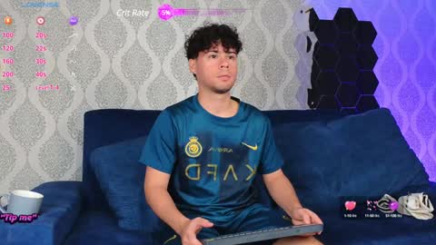 Snapshot of ithan_salvatore chatting on 02/07/25, 08:01 Ithan and Friends online show from 02/07/25, 08:01