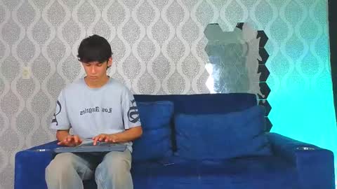 Snapshot of ithan_salvatore chatting on 03/11/25, 01:12 Ithan and Friends online show from 03/11/25, 01:12