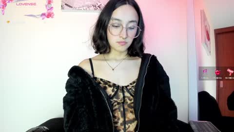 Snapshot of its__angelica_ chatting on 01/19/25, 10:49 Angelica online show from 01/19/25, 10:49
