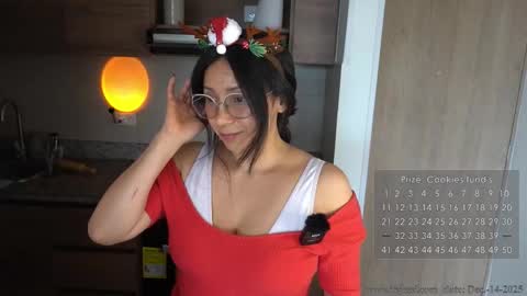 Snapshot of its_jessi chatting on 12/14/25, 08:13 Jessi online show from 12/14/25, 08:13