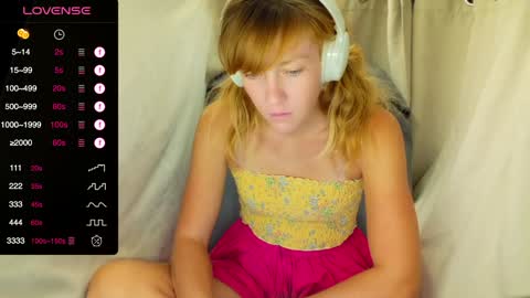 Lily online show from 11/11/25, 04:34