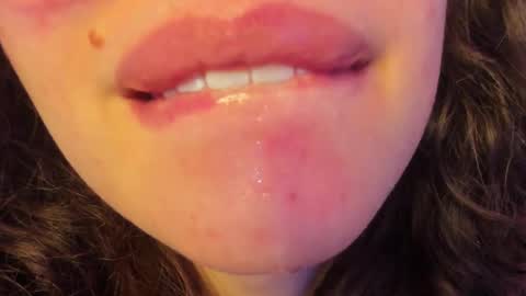 Snapshot of its_marie chatting on 03/06/25, 05:22 Maria online show from 03/06/25, 05:22