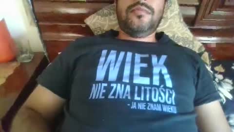 Snapshot of its_me_2323 chatting on 05/17/26, 04:43 its_me_2323 online show from 05/17/26, 04:43