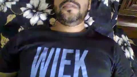Snapshot of its_me_2323 chatting on 05/21/26, 05:03 its_me_2323 online show from 05/21/26, 05:03