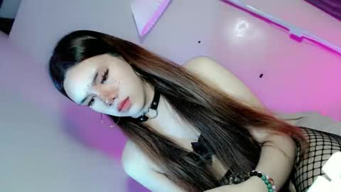 Snapshot of its_me_ezzie chatting on 10/03/25, 12:29 EZZIE online show from 10/03/25, 12:29