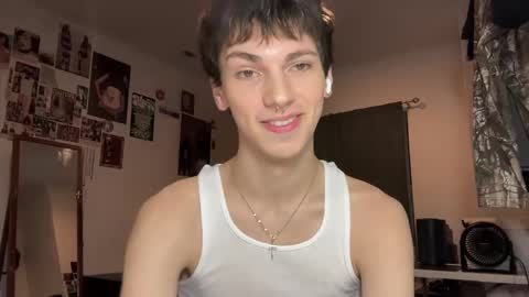 Snapshot of its_rowan chatting on 09/20/25, 03:40 Rowan online show from 09/20/25, 03:40