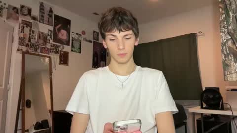 Snapshot of its_rowan chatting on 09/30/25, 01:32 Rowan online show from 09/30/25, 01:32