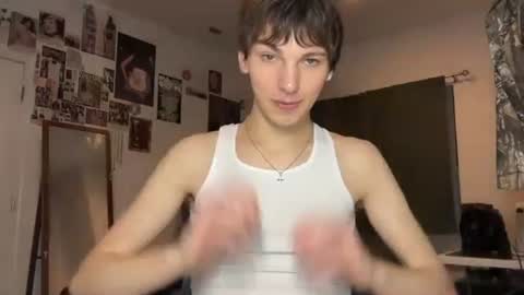 Snapshot of its_rowan chatting on 10/30/25, 01:40 Rowan online show from 10/30/25, 01:40