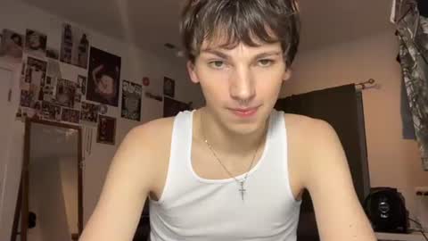 Snapshot of its_rowan chatting on 10/31/25, 02:01 Rowan online show from 10/31/25, 02:01