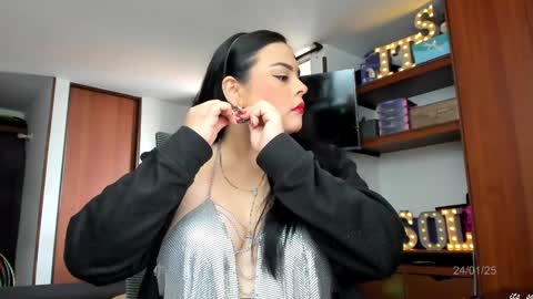 Snapshot of its_sol chatting on 01/24/25, 01:47 Sol online show from 01/24/25, 01:47