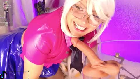 Snapshot of its_vero chatting on 11/07/25, 10:32 Fansly and Instagram Its vero online show from 11/07/25, 10:32