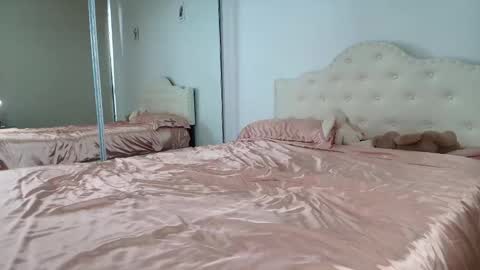 itschanelxx online show from 12/17/24, 10:43