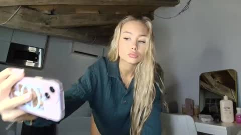 itschanelxx online show from 03/25/26, 09:15