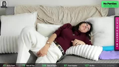 Snapshot of itschloelaurent chatting on 05/16/26, 06:28 itschloelaurent online show from 05/16/26, 06:28