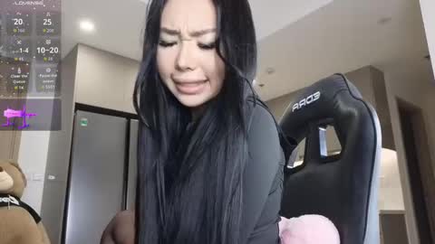 Snapshot of itsdevilcat chatting on 11/25/25, 02:50 Queen Liya online show from 11/25/25, 02:50