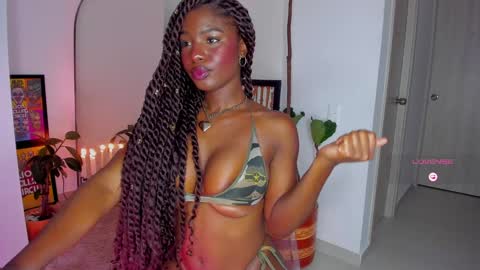 Snapshot of itslau_ chatting on 02/02/25, 10:57 lau online show from 02/02/25, 10:57