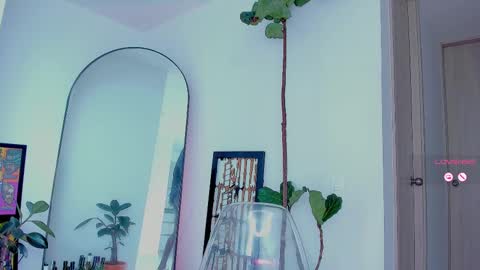 Snapshot of itslau_ chatting on 02/16/25, 06:21 lau online show from 02/16/25, 06:21