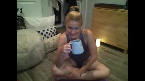Snapshot of itsmekrissy chatting on 05/17/26, 01:18 itsmekrissy online show from 05/17/26, 01:18