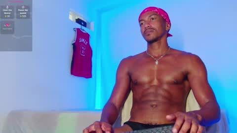 Snapshot of itsmikenoir chatting on 09/24/25, 06:55 Limited offer 50 online show from 09/24/25, 06:55