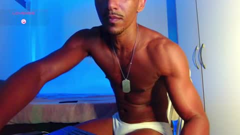 Snapshot of itsmikenoir chatting on 10/05/25, 11:13 Limited offer 50 online show from 10/05/25, 11:13