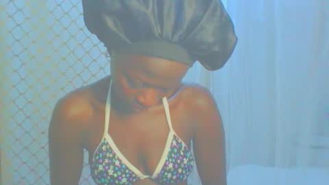 Snapshot of itsqueen_blacq chatting on 10/22/25, 08:30 Queen blacq online show from 10/22/25, 08:30