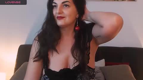 Snapshot of itsyourlady chatting on 12/19/24, 11:18 Melissa Khaan online show from 12/19/24, 11:18