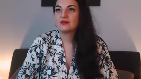 Snapshot of itsyourlady chatting on 12/28/24, 12:45 Melissa Khaan online show from 12/28/24, 12:45