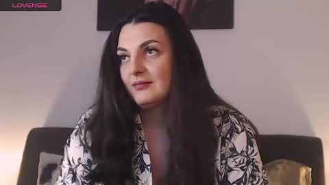 Snapshot of itsyourlady chatting on 02/12/25, 01:06 Melissa Khaan online show from 02/12/25, 01:06