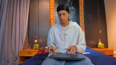 Snapshot of itszairen chatting on 02/08/26, 03:43 itszairen online show from 02/08/26, 03:43