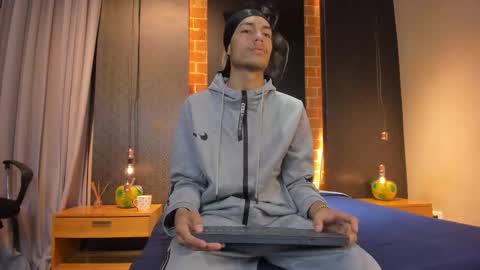 Snapshot of itszairen chatting on 02/09/26, 03:43 itszairen online show from 02/09/26, 03:43