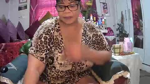 itumeleng74 online show from 12/16/25, 06:07