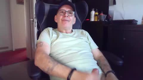 itunixx63 online show from 10/21/25, 08:26