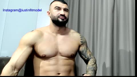 Snapshot of iustinmucle95 chatting on 12/01/25, 10:31 iustinmucle95 online show from 12/01/25, 10:31