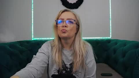 ivanacharm online show from 02/17/26, 04:31