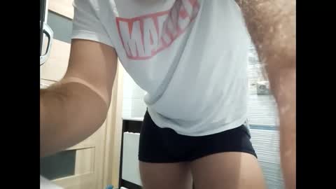 Snapshot of ivanes888 chatting on 12/14/25, 03:34 Mickey online show from 12/14/25, 03:34