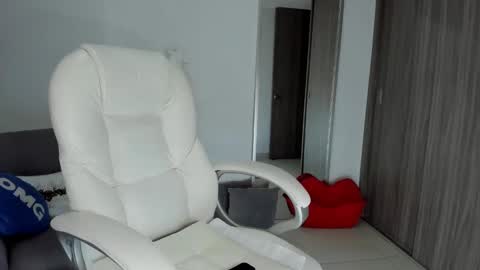 Snapshot of ivannasaenzcute chatting on 12/14/24, 03:40 Ivanna online show from 12/14/24, 03:40