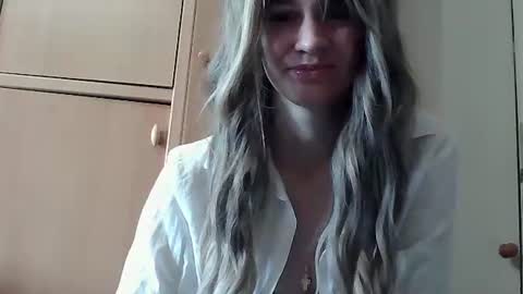 Snapshot of ivetta911 chatting on 11/15/25, 08:11 ivetta911 online show from 11/15/25, 08:11