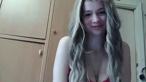 Snapshot of ivetta911 chatting on 12/05/25, 09:29 ivetta911 online show from 12/05/25, 09:29