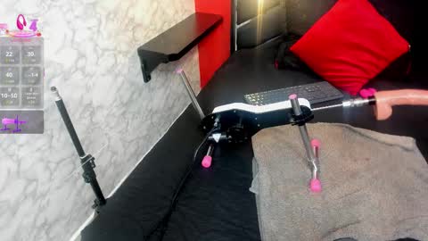 Ivis  online show from 12/17/25, 03:12