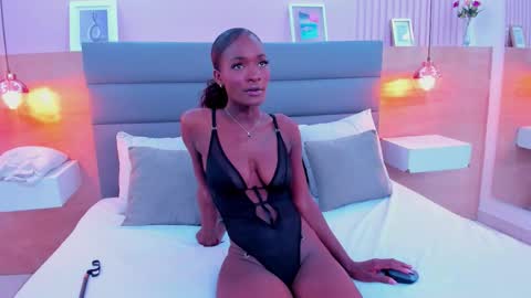 Ivonne Duval  online show from 03/06/26, 04:58